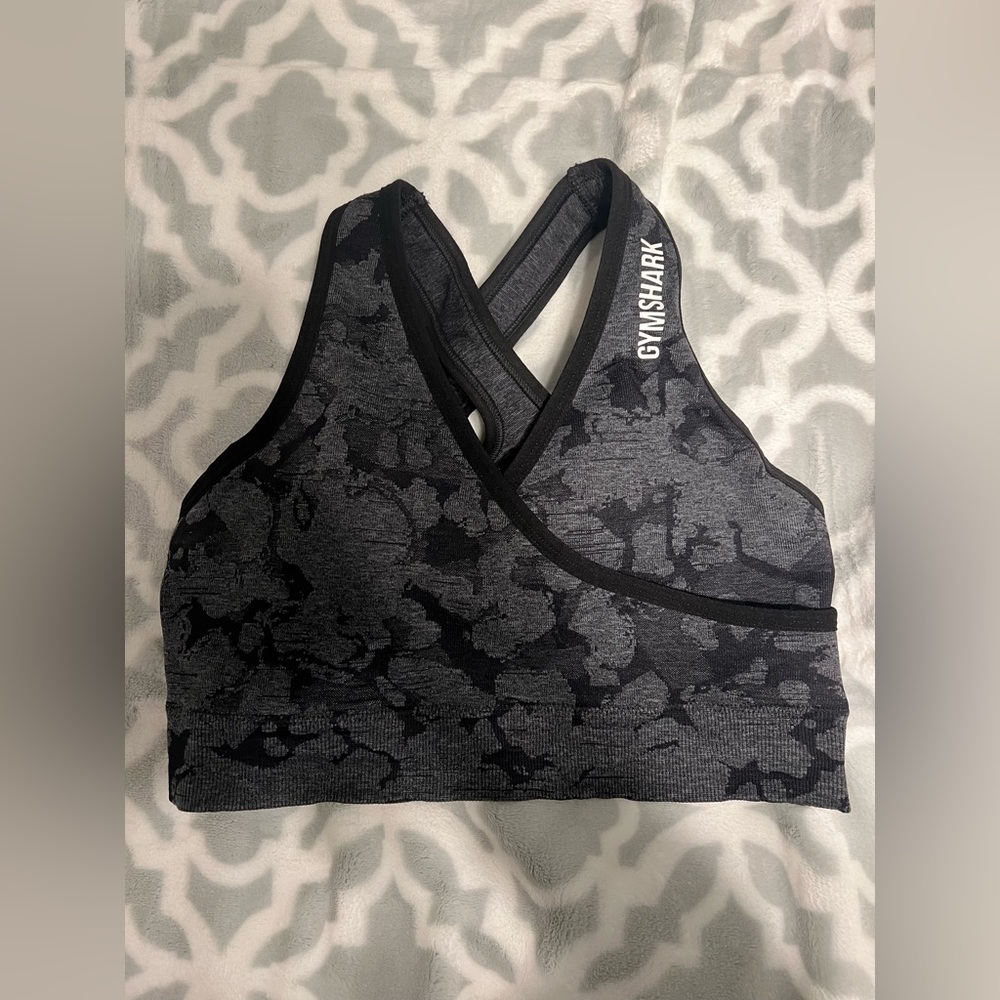 Gymshark Women’s Adapt Camo Seamless Sports Bra. Size Small, color black.